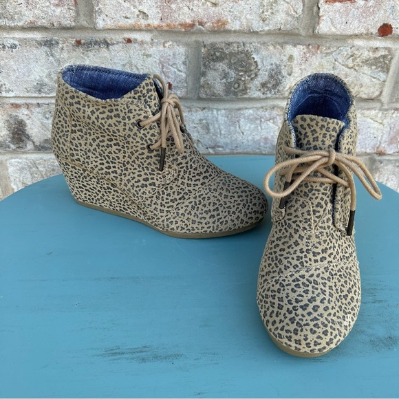TOMS Cheetah Print Wedge Ankle Booties Shoes Size 5 - Picture 1 of 9